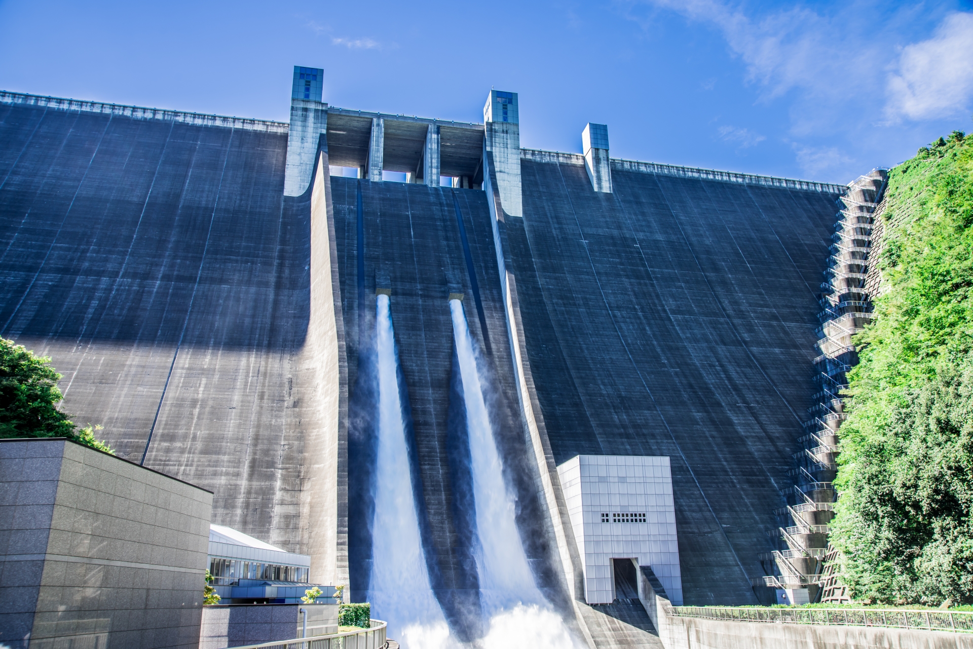 ★宮ケ瀬ダム放流見学